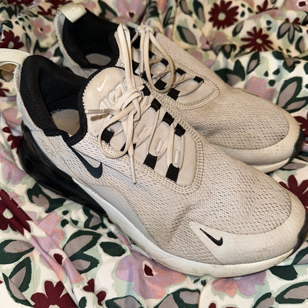 Nike Air Max 270 in Cream and Black